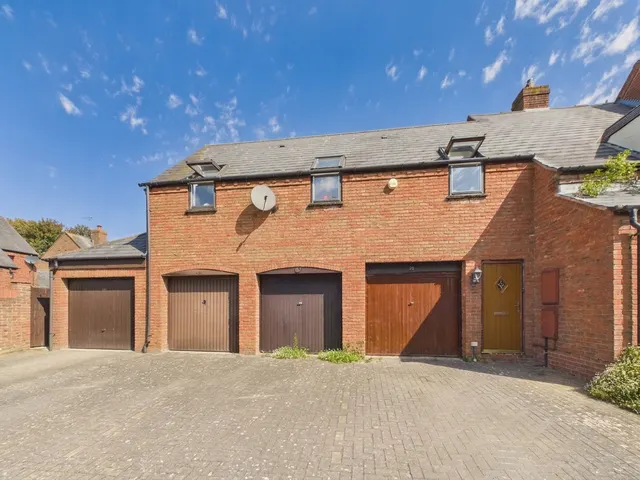 Grange Drive, Bishops Cleeve, Cheltenham, GL52 8LW, photo 1