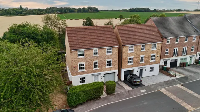 Conisborough Way, Hemsworth, WF9, photo 1