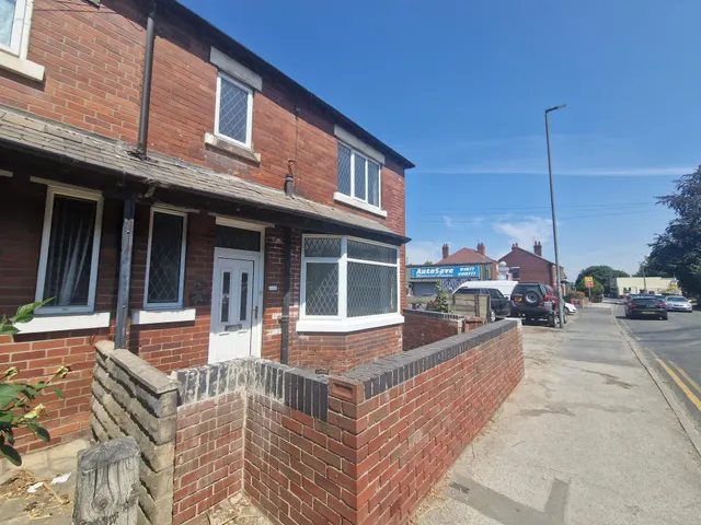 Wakefield Road, PONTEFRACT, photo 1