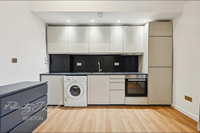 New Park Road, London, photo 2