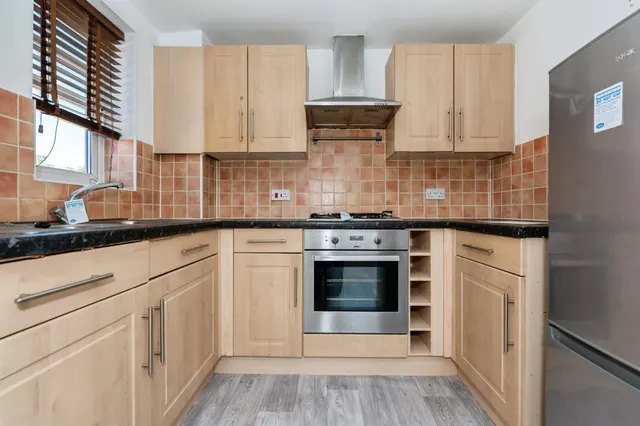 Caspian Way, Purfleet-On-Thames, RM19, photo 2