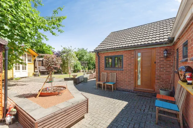 Photo 3 — Manor Farm Close, Broughton Astley, Leicester