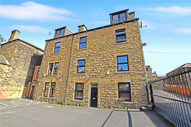 Commercial Street, Morley, LS27, photo 1