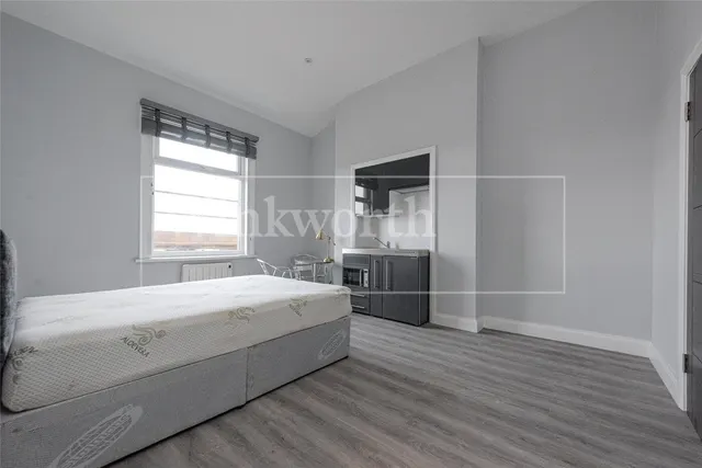 Kilburn High Road, London, NW6, photo 2