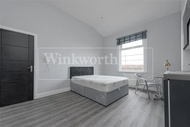 Kilburn High Road, London, NW6, photo 1
