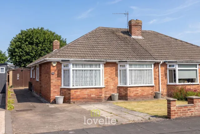 Holton Mount, Holton-Le-Clay, DN36, photo 1