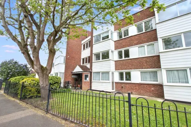 Broomhill Road, Woodford Green, IG8