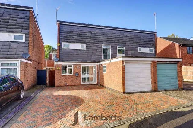 55 Langley Close, Redditch, photo 1