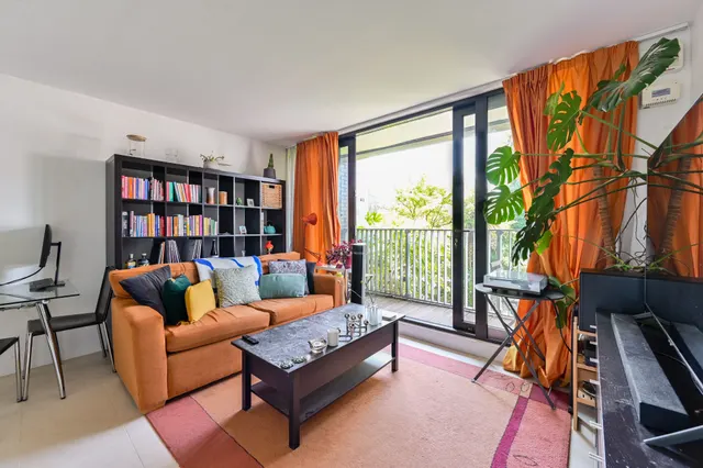 Photo 3 — 8 The Angell, 1 Larkhall Lane, London