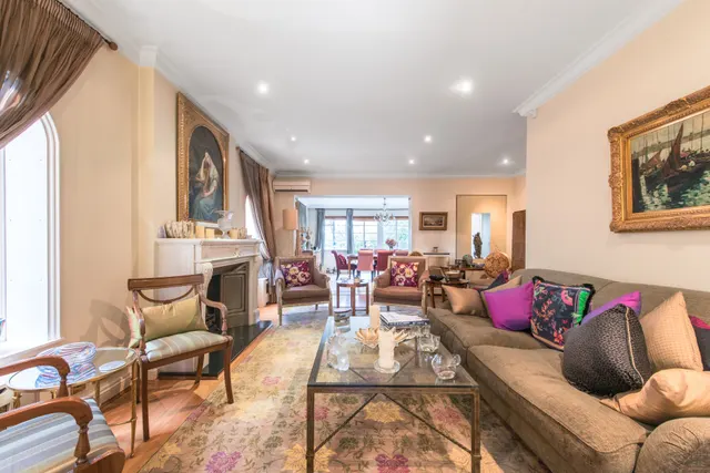 6 bedroom house — 24 Church Mount, London