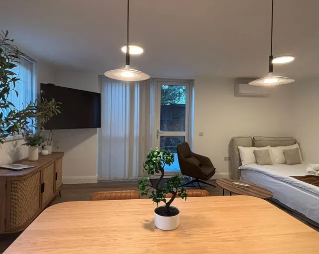 Photo 3 — Forge Place, Camden
