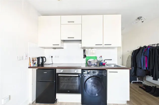 Alencon Link, Basingstoke, RG21, photo 3