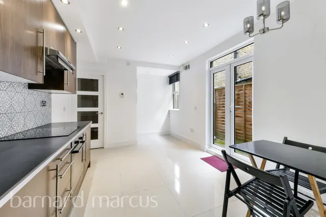 Eastwood Street, LONDON, photo 1