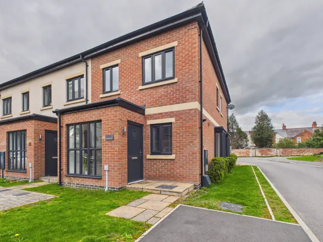 Willowbank Close, Hinckley, LE10, photo 1