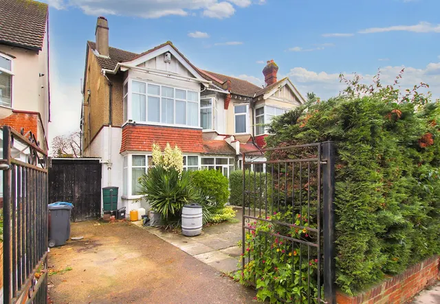 Ashburton Road, Croydon, Croydon, CR0 6AP, photo 1