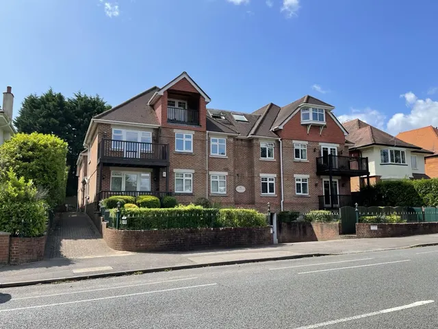 Branksome Chase, BH14, photo 2