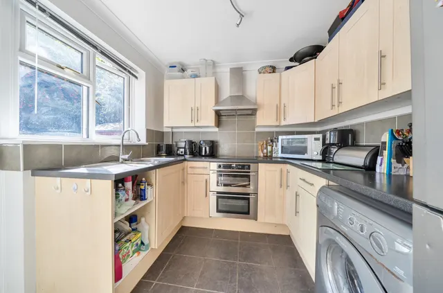 Salmons Road, Odiham, RG29, photo 3
