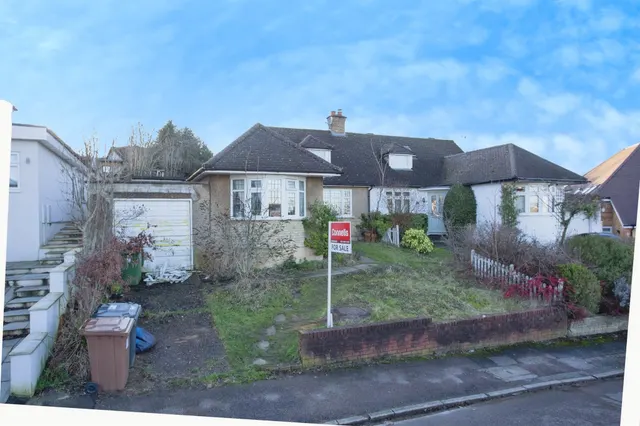 Kimble Crescent, Bushey, photo 1