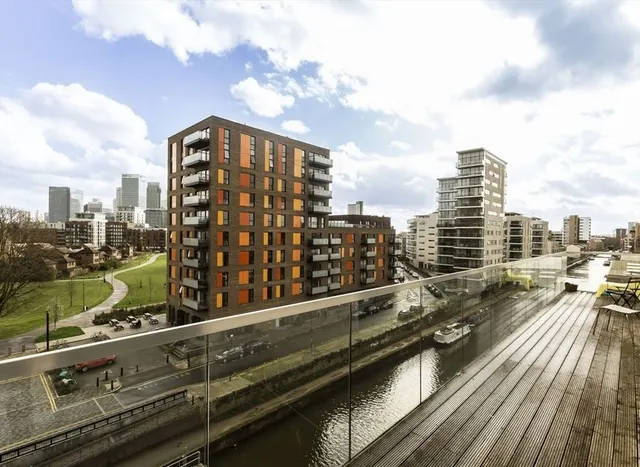 Ursula Gould Way, Canary Wharf, E14