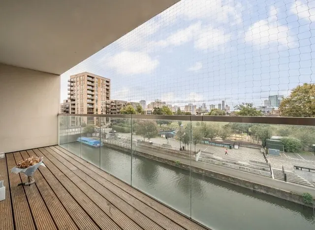 Ursula Gould Way, Canary Wharf, E14, photo 1
