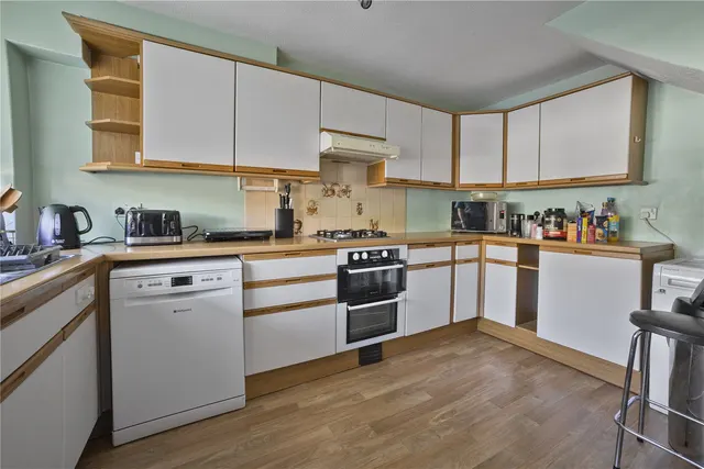 Powderham Court, Knaphill, GU21, photo 2