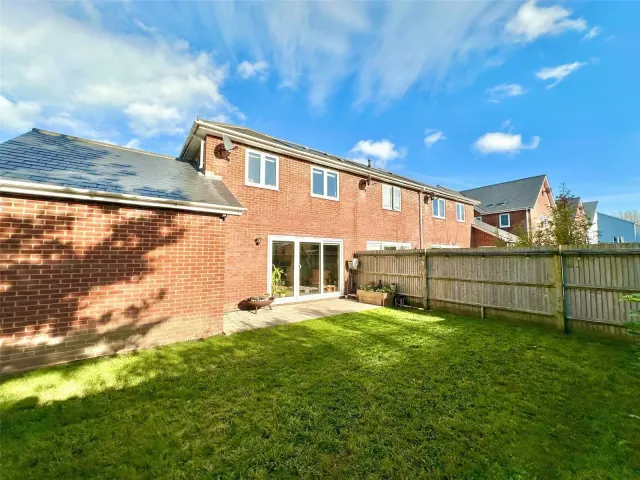 Cornflower Crescent, Polegate, BN26, photo 2