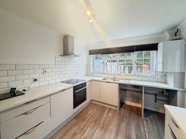 Sandy Lane, Farnborough, GU14, photo 2