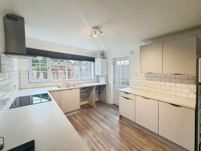 Sandy Lane, Farnborough, GU14, photo 3