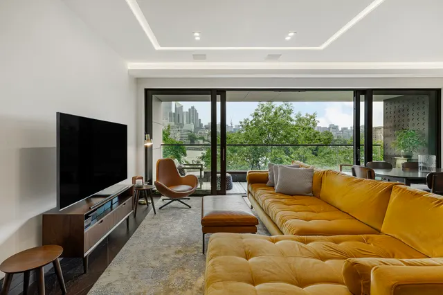 Photo 3 — Blenheim House, Duchess Walk, Southwark, London