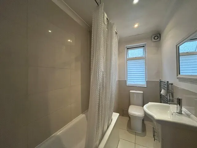 Photo 2 — Mill Lane, Chadwell heath, RM6 6TU