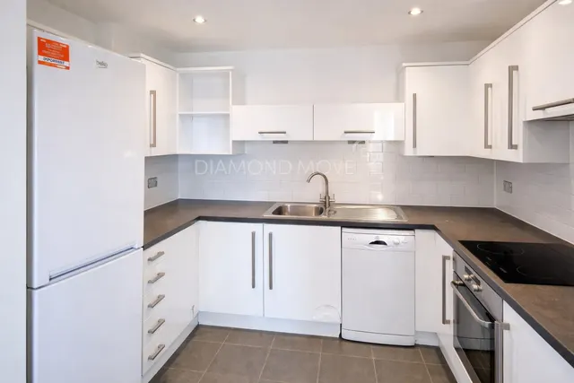 Prince Regent Road, Hounslow, TW3, photo 3