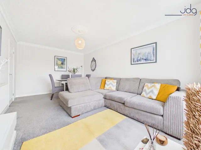 Thirlmere Court, Top Floor Apartment in Ridge, LA1, photo 2