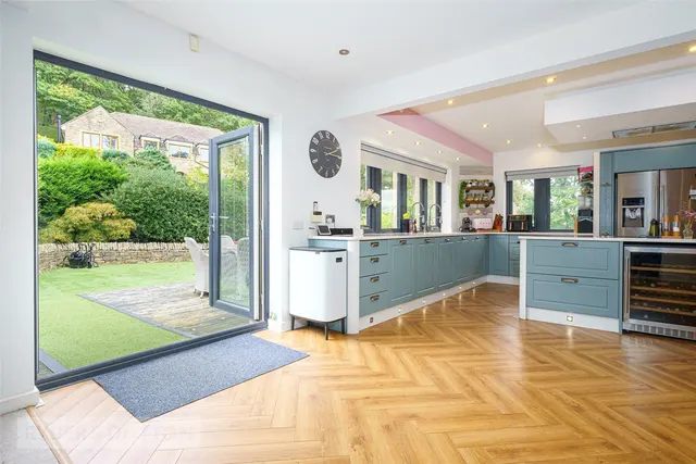Binns Lane, Holmfirth, HD9, photo 2