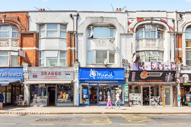 Ballards Lane, London, photo 1