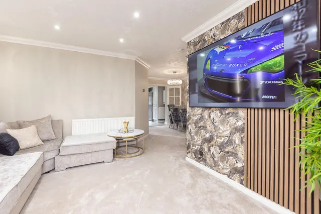 Rushbury Drive, Oldham, OL2, photo 3