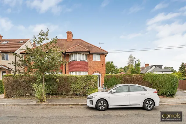 Medway Gardens, Wembley, HA0, photo 1