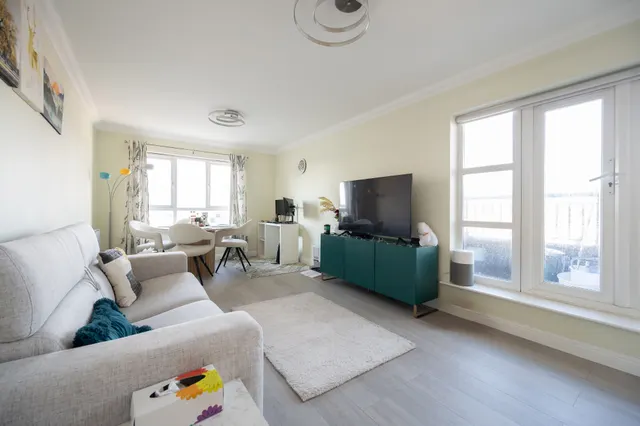 Photo 2 — 40 Omega Court, The Gateway, Watford