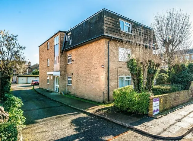 Gumley Gardens, Isleworth, TW7, photo 1