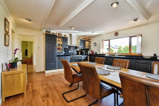 Waterloo Road, SA14, photo 2