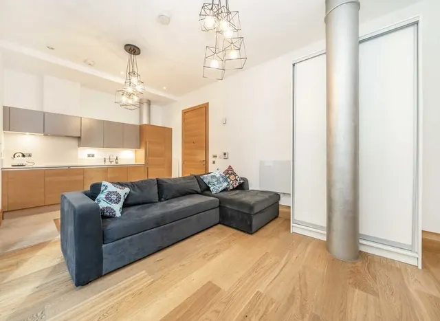 Photo 2 — Leman Street, Aldgate, E1