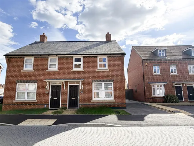 St. Martins Road, Eastbourne, BN22 0LG, photo 1