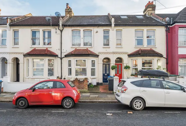 Crusoe Road, Mitcham, CR4 3LG, photo 1