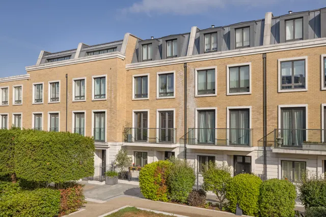 Rainsborough Square, Fulham, South West London, photo 1