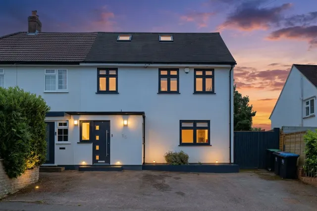 Graylands, Theydon Bois, CM16, photo 1