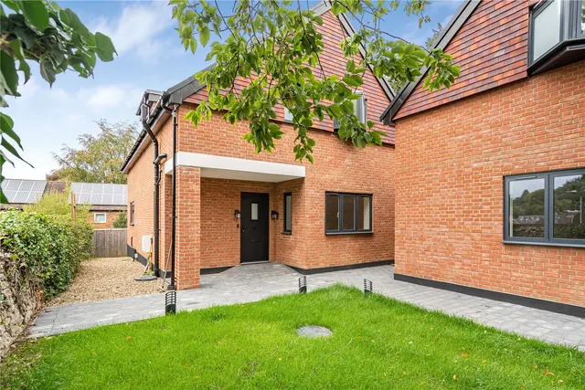 High Street, Haslemere, GU27, photo 1