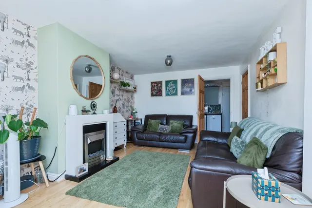 Featherstone Drive, Leicester, LE2, photo 2