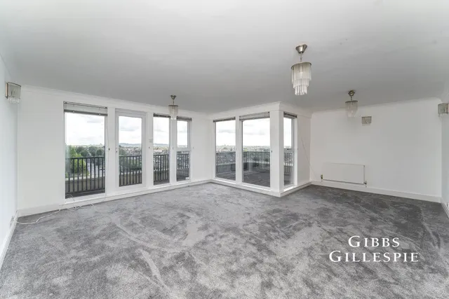 Pembroke Road, Ruislip, HA4, photo 1