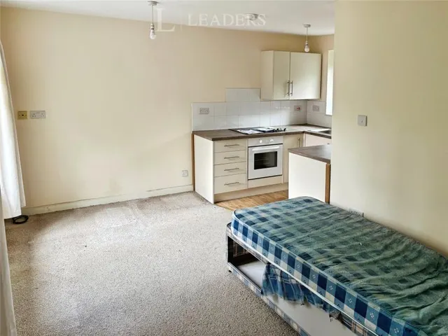 Webburn Gardens, West End, SO18, photo 3