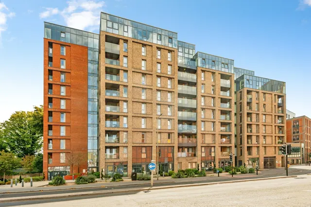 Marketfield Way, Redhill, RH1, photo 1