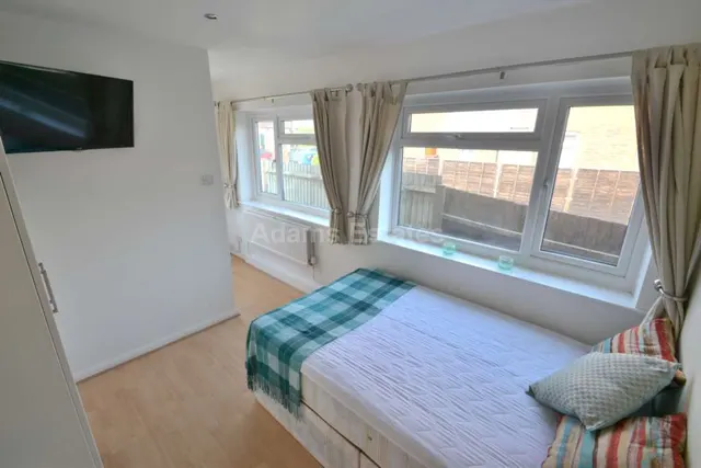 1 bedroom room (double) — Montague Street, Caversham, RG4 5AU